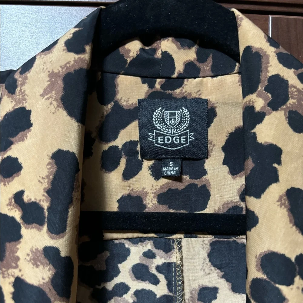 🚨4X$25🚨 Animal print blazer - Picture 5 of 6